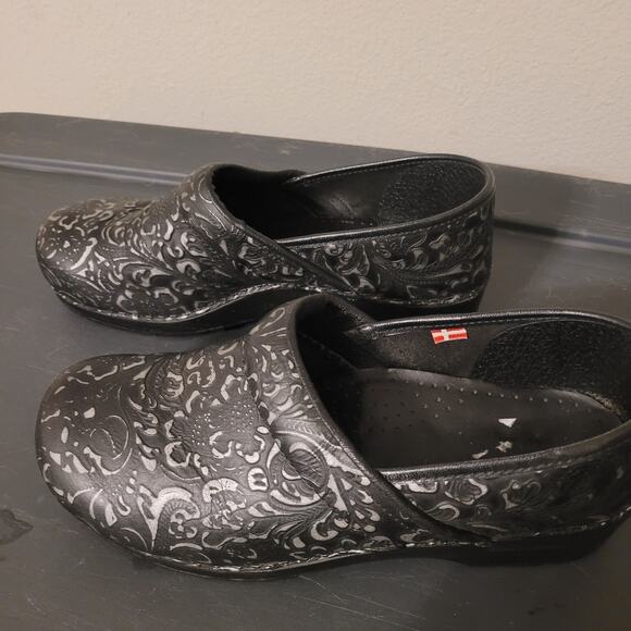 Sanita Original Danish CLogs Signature Patent Leather Womens 42/ US 10.5 Emboss - Picture 2 of 7